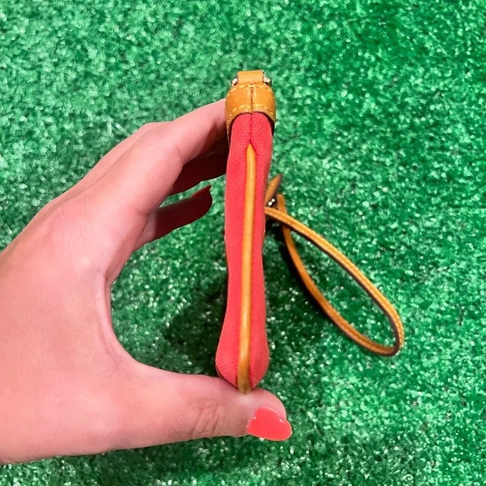 DOONEY & BOURKE vintage wristlet! - Picture 5 of 6